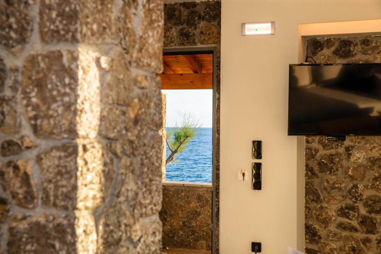 Black Rocks Family, Luxury Seafront Beach Maisonette Agios Gordios  Exterior foto